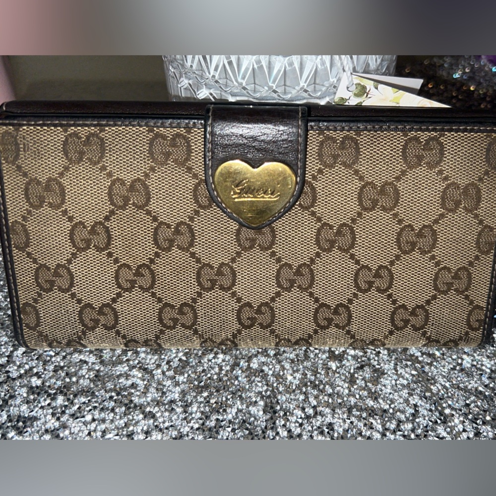 Gucci wallet !